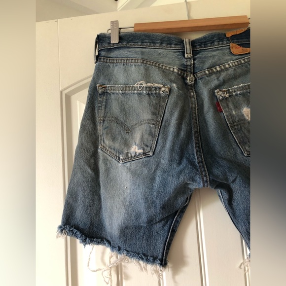 VINTAGE LEVI’S Distressed Cut Off Shorts - Picture 5 of 6
